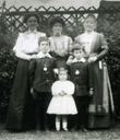 Jane, Florence & Maria with Harold, Douglas and Gwen Bayly about 1912